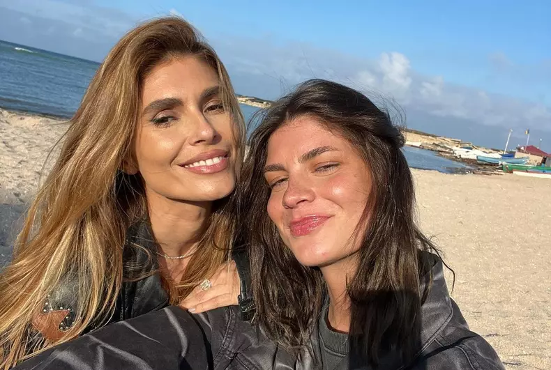 sanziana negru si laura giurcanu