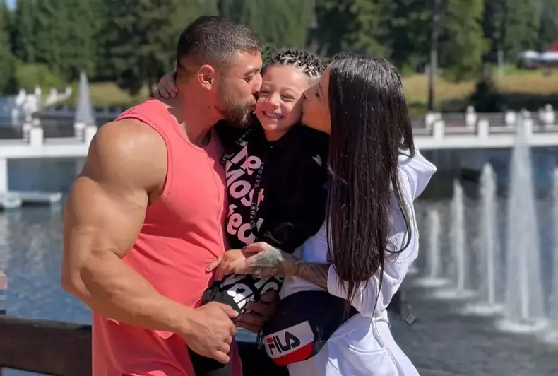 roxana-vancea-familie-sot-dragos-fii-copii-milan-zilan-2-e1647049103930-1024x689-1