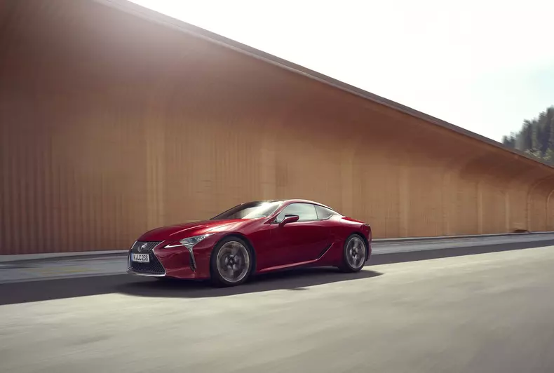 Lexus_LC500_dynamic_034