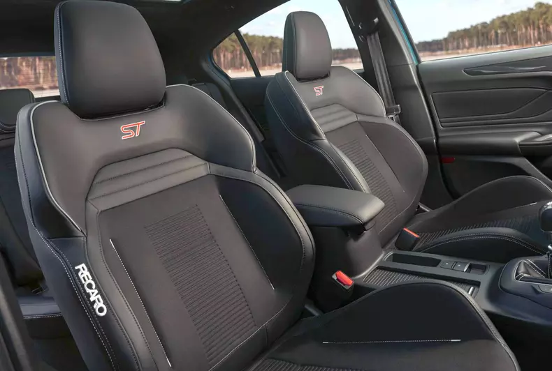 Ford Focus ST 2019 oficial 10