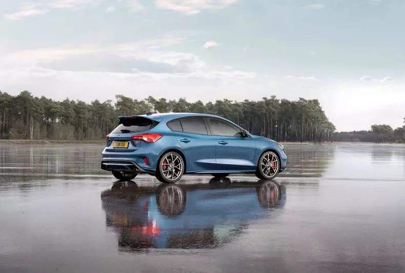 Ford Focus ST 2019 oficial 8