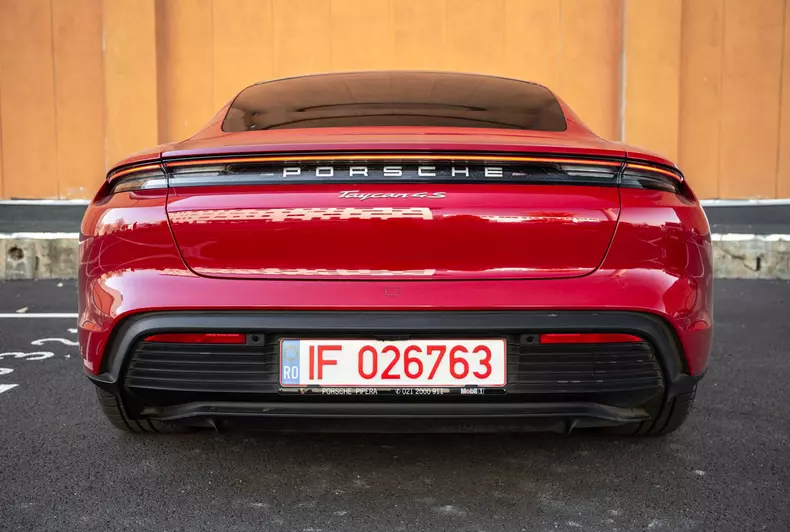 Porsche Taycan 4S 003