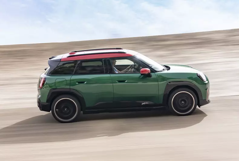 P90567329_highRes_the-mini-john-cooper