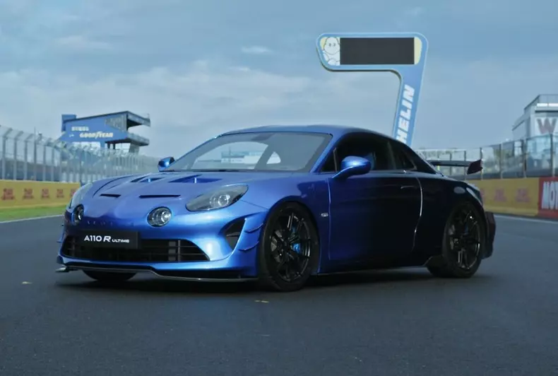 Dxtreme and exclusive, the A110 R Ultime demonstrates the best of Alpine’s expertise (6)