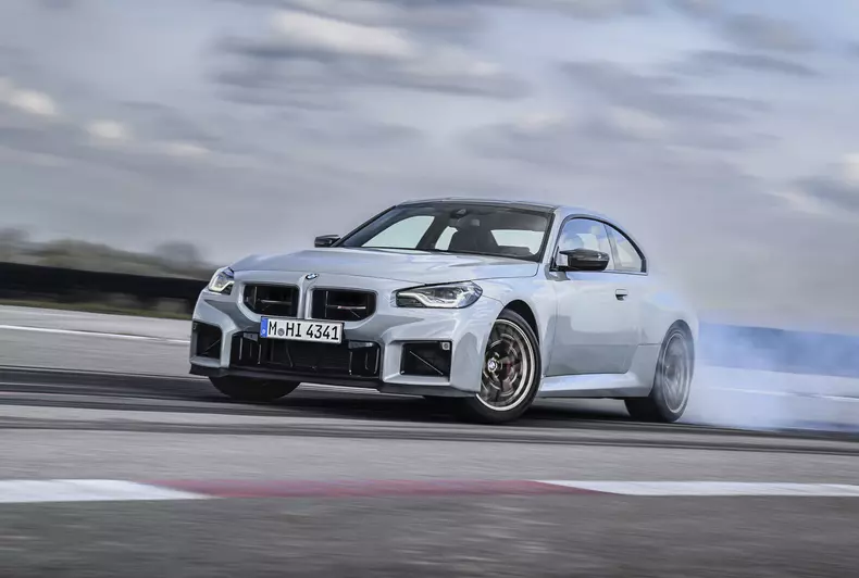 P90600856_highRes_the-new-bmw-m2-cs