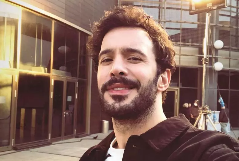 Barış Arduç trece la seriale de epocă! Care va fi următorul rol al actorului turc
