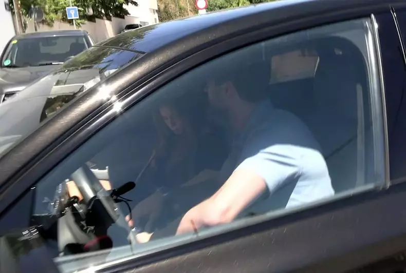 Shakira și Gerard Pique, din nou împreună după zvonul că se despart. Ce a pățit fotbalistul în fața casei artistei