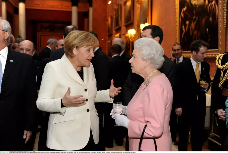 Elisabeta a II-a și Angela Merkel, cancelarul Germaniei