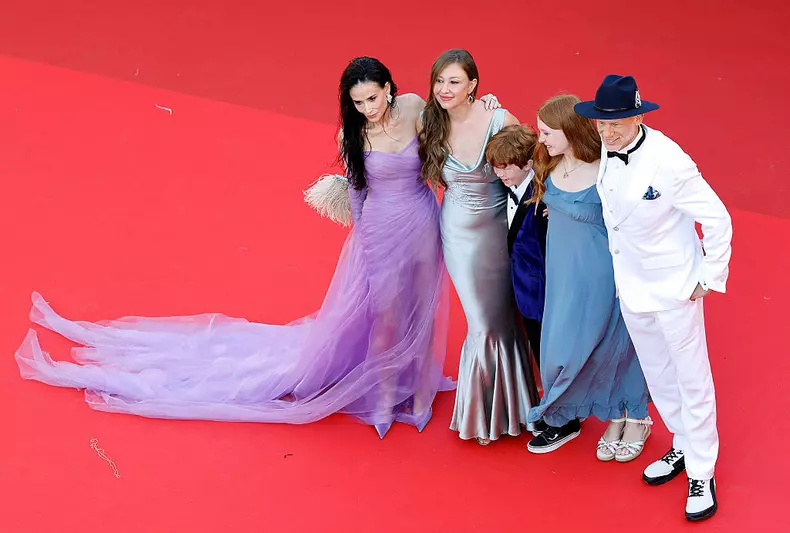 demi-moore-cannes-2026-covorul-rosu