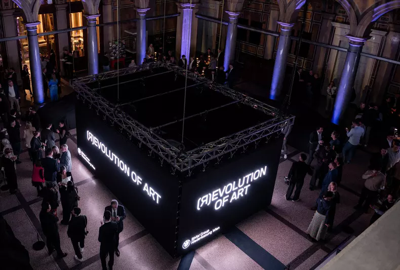 P90592288_highRes_revolution-of-art-20