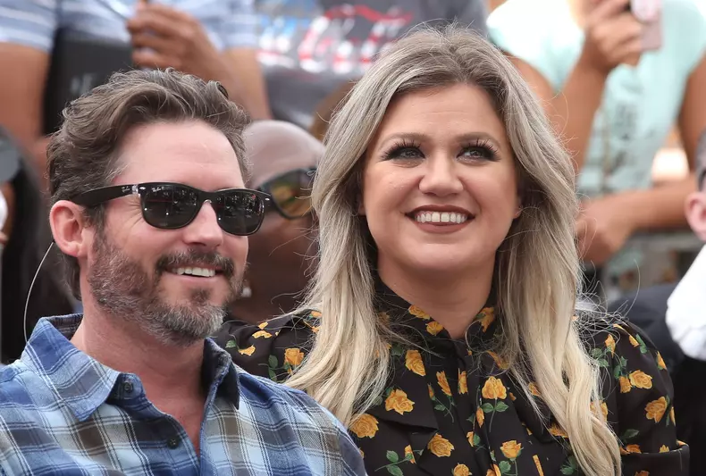 Kelly Clarkson Reportedly Files for Divorce