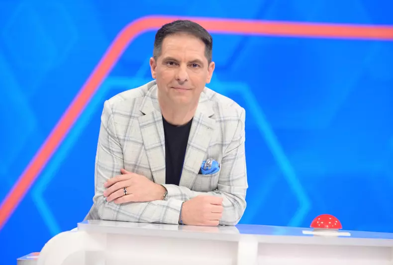 detalii-din-culisele-noii-emisiuni-prezentate-de-dan-negru-nu-se-va-filma-in-romania.-producatoarea-o-fosta-recitatoare-de-poezii-patriotice-pentru-ceausescu-5