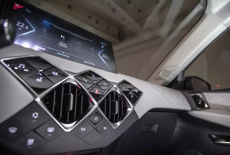 DS3 Crossback E-Tense 053