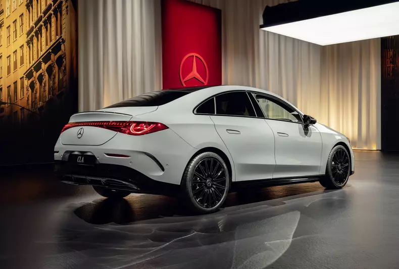 Der neue Mercedes-Benz CLA: großartig, mühelos, intuitiv und flexibelThe all-new Mercedes-Benz CLA: gorgeous, effortless, intuitive, and flexible.