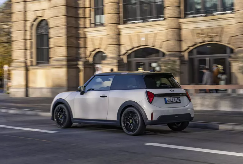 P90628188_highRes_mini-cooper-s-paul-s