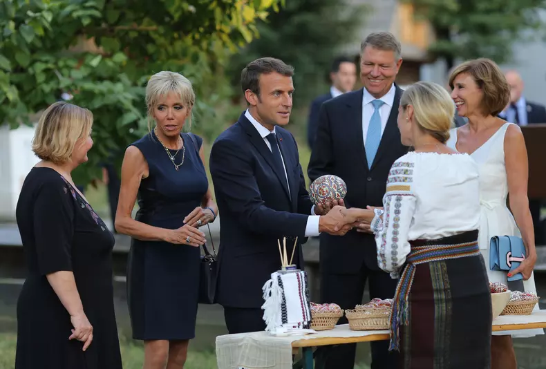 macron la muzeul satului3