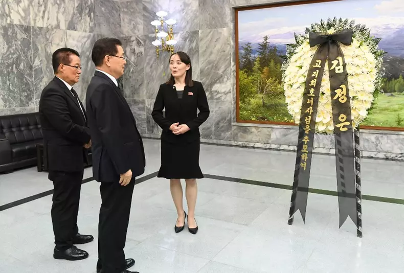 N.K. leader offers condolences over former first lady's death
