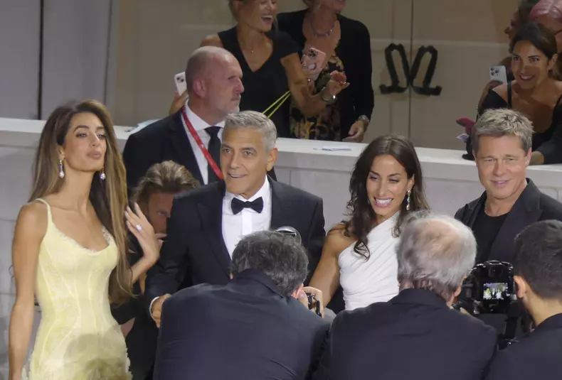 Amal și George Clooney și Brad Pitt și Ines de Ramon la Festivalul de Film de la Veneția 2024