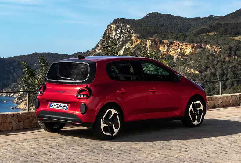 Renault-Twingo_E-Tech_EV-2027-HD-53e033761c7e83cdc2a2d1960727e3c50f7e07817