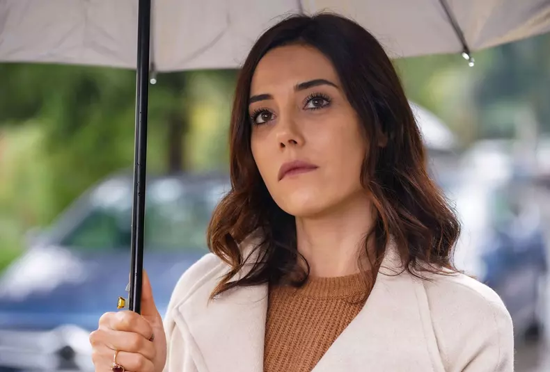 Cine este Cansu Dere, Asya din serialul turcesc „Infidelul”