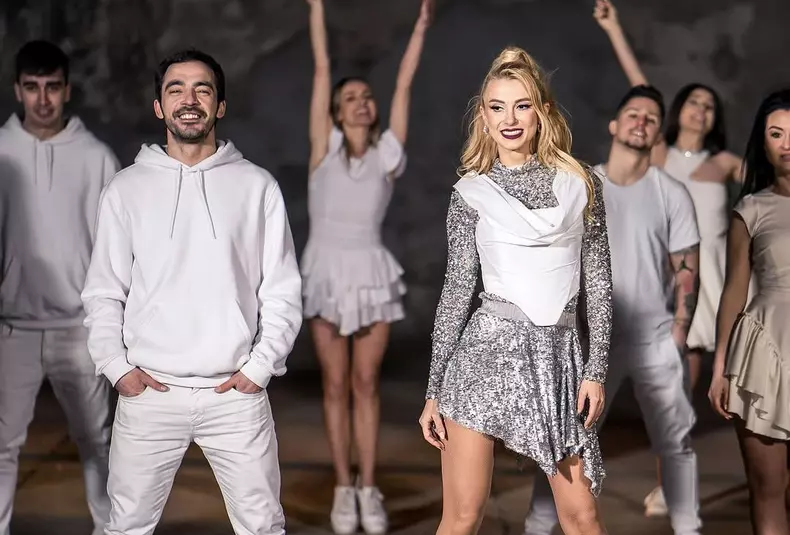 Imagini-cu-Andreea-Bălan-și-Petrișor-Ruge-de-acum-18-ani-la-inceputul-colaborarii-lor (13)