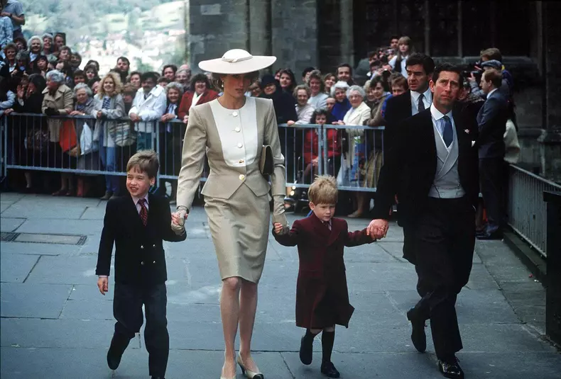 KATHERINE HUSSEY WEDDING TO SIR FRANCIS BROOKE, BATH ABBEY, BRITAIN - APR 1989