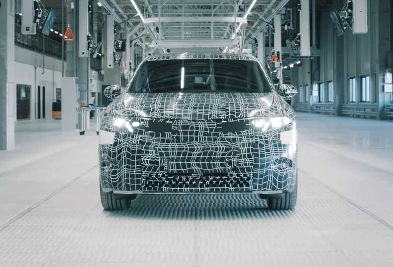 P90580681_highRes_first-neue-klasse-te