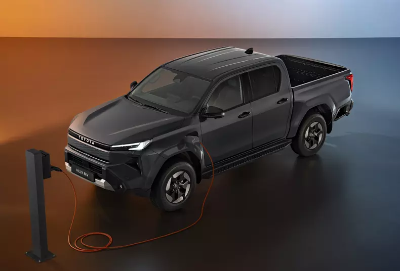 2025toyotahiluxbevhero10
