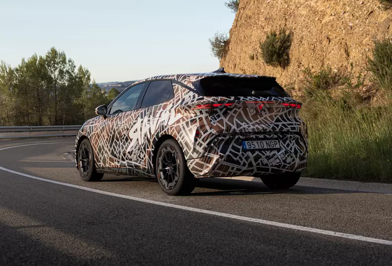 17_CUPRA-reveals-the-true-character-of-its-upcoming-electric-compact-urban-car-the-CUPRA-Raval-in-an-exclusive-pre-series-test-drive_HQ