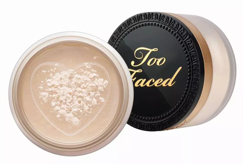 Pudră liberă, Too Faced, Born This Way, 144 lei, disponibilă Sephora