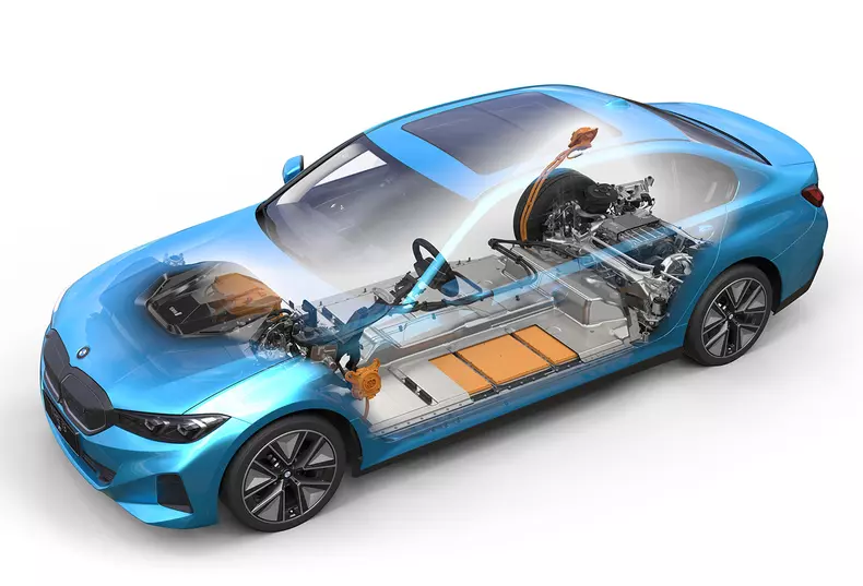 P90454626_highRes_the-fully-electric-b