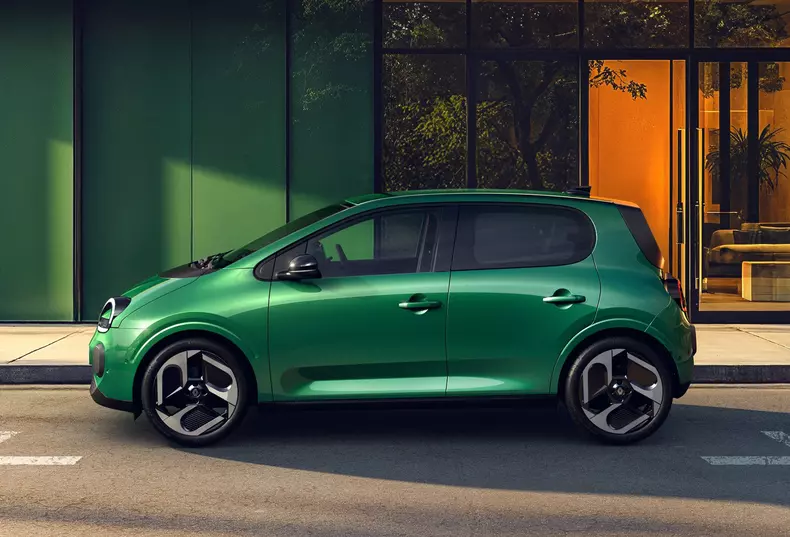 Renault-Twingo_E-Tech_EV-2027-HD-a47d82611c03268295d4a796c99c107915bf537d7