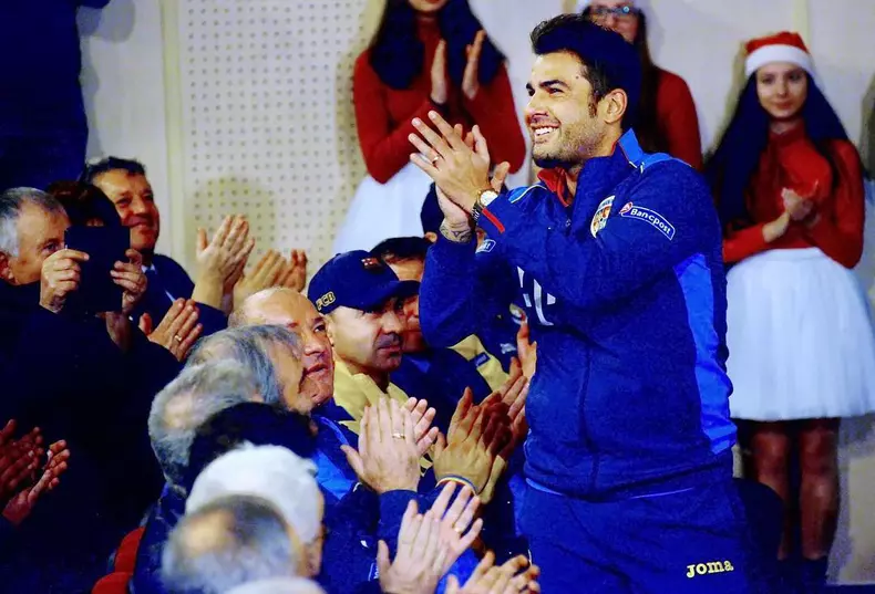 cum arăta Adrian Mutu în copilărie (6)