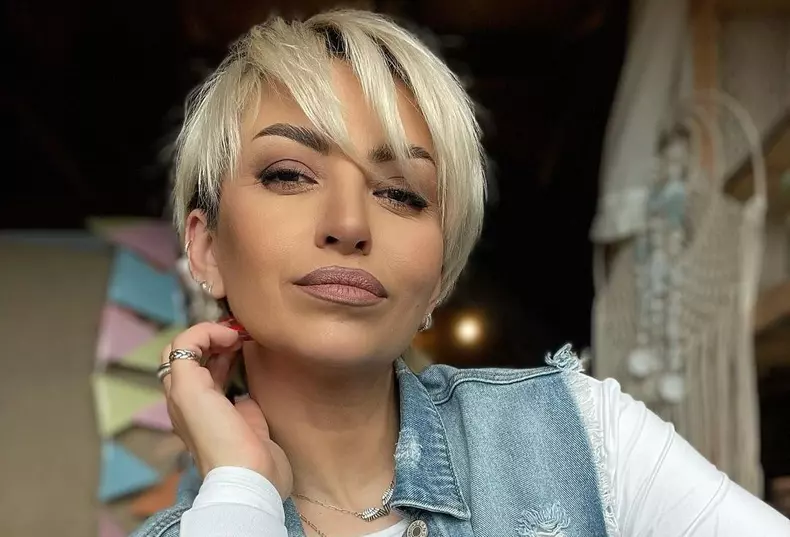 Giulia Anghelescu a semnat un nou contract  (2)