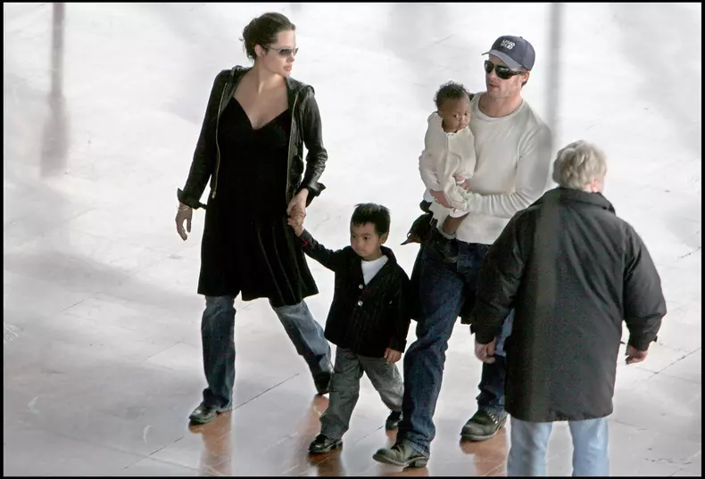 BRAD PITT ET ANGELINA JOLIE A L' AEROPORT DE NICE