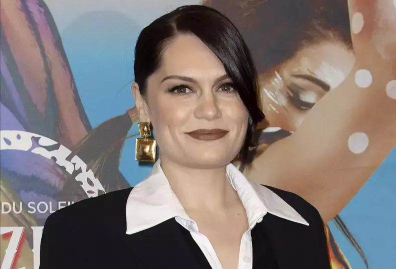 jessie-j-este-insarcinata-scaled-e1673092016414