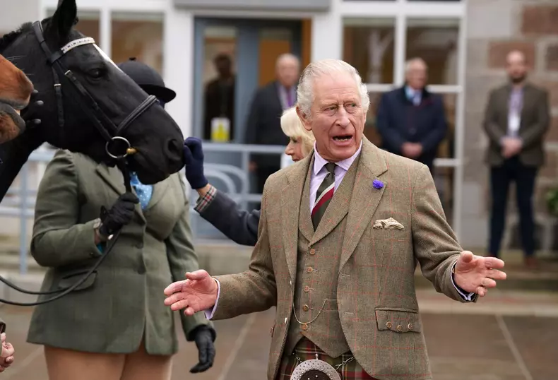 De ce va fi Charles al III-lea unul dintre cei mai excentrici suverani britanici. Ce tabieturi bizare are monarhul
