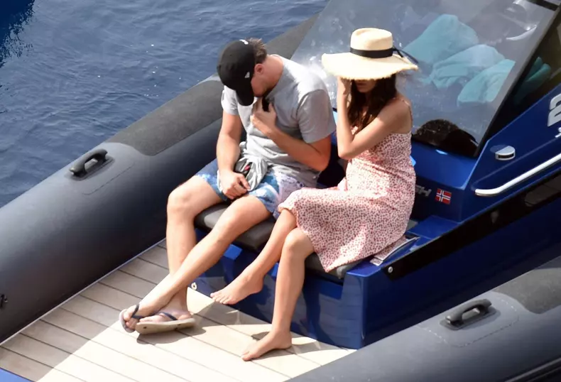 *PREMIUM-EXCLUSIVE* MUST CALL FOR PRICING BEFORE USAGE - Hollywood star Leonardo DiCaprio shares an intimate moment with Argentine girlfriend Camila Morrone while on vacation in Italy.