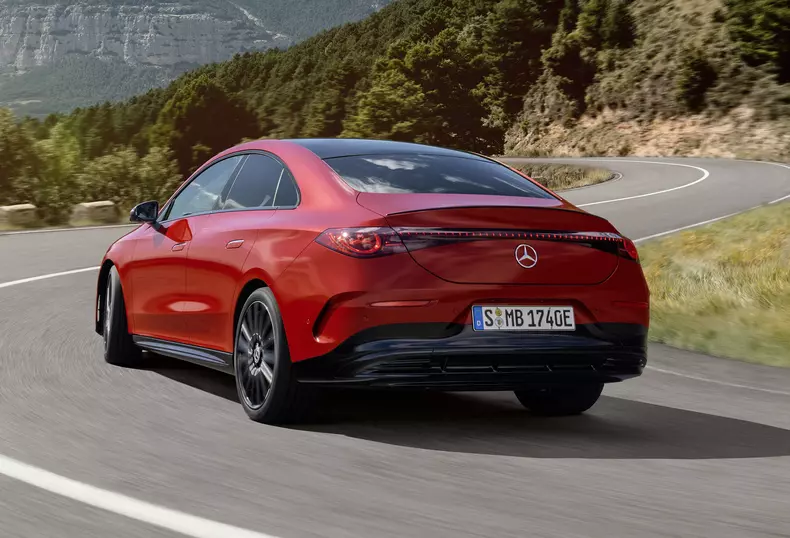 Der neue Mercedes-Benz CLA: großartig, mühelos, intuitiv und flexibel

The all-new Mercedes-Benz CLA: gorgeous, effortless, intuitive, and flexible.