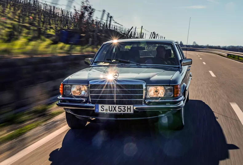 Mercedes-Benz 450 SEL 6.9: „Das beste Automobil“ seiner Zeit feiert 50. GeburtstagMercedes-Benz 450 SEL 6.9: “The best car” of its time turns 50