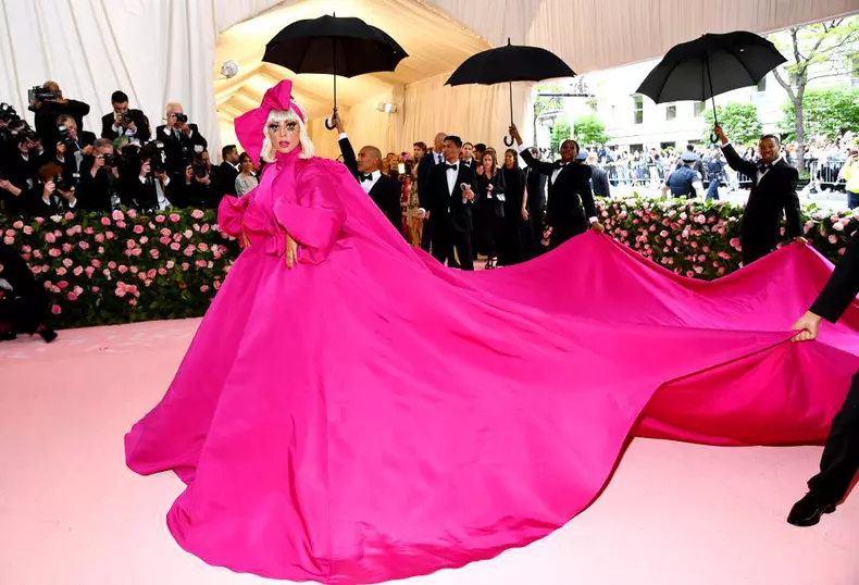 Lady Gaga într-o ținută Brandon Maxwell (2019)