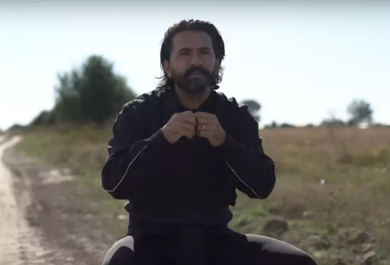 Cine-este-Tibi-Clenci-4-1024x698-2