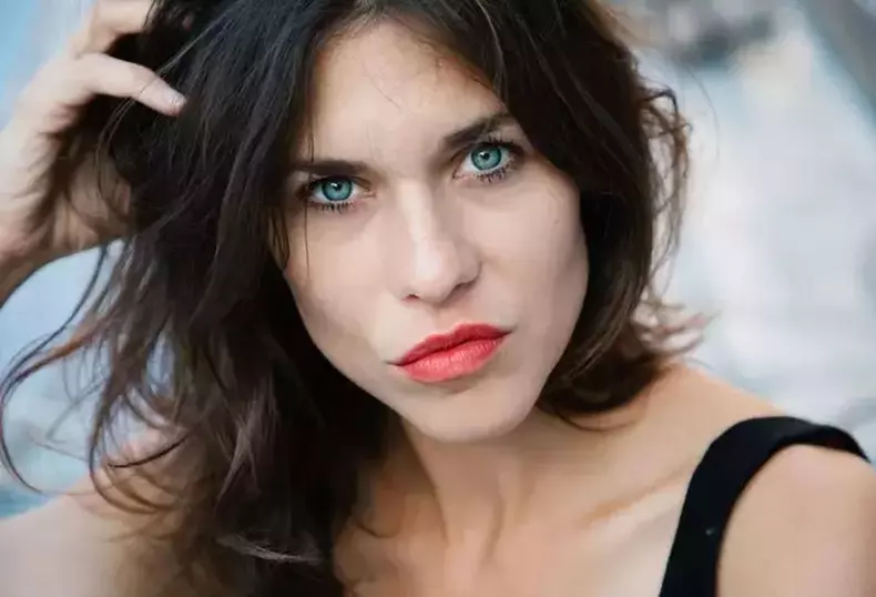 ana-ularu-intro