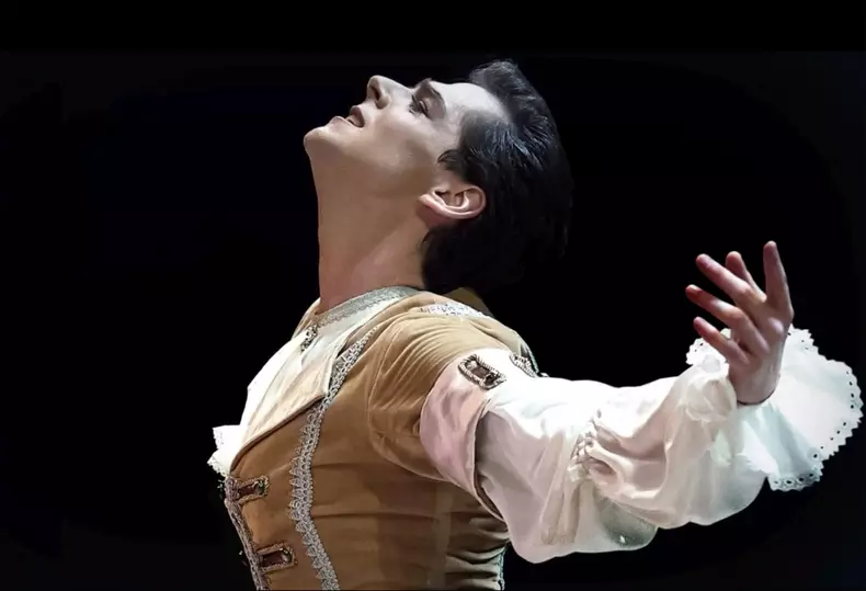 Russian ballet star dies in a balcony fall
