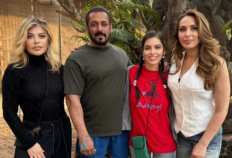 Loredana-Groza-cu-Iulia-Vantur-si-Salman-Khan