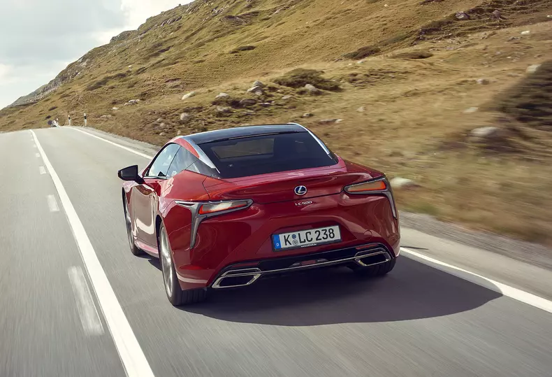 Lexus_LC500_dynamic_008