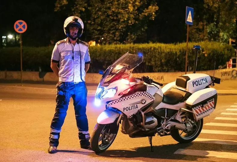 Ai voie sa ceri unui politist ordinul de serviciu