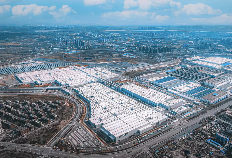 P90456474_highRes_bmw-brilliance-autom