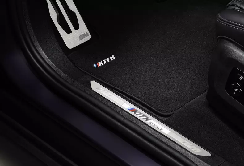 P90582554_highRes_the-2025-bmw-xm-by-k