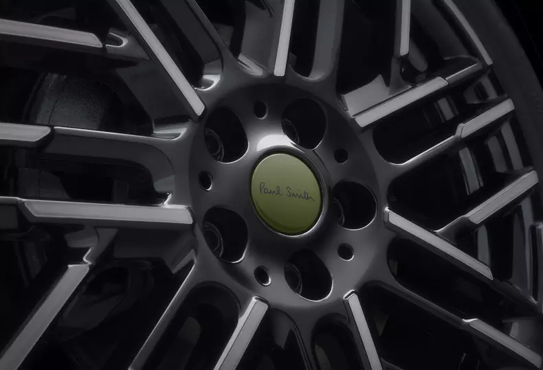 P90618111_highRes_mini-paul-smith-edit